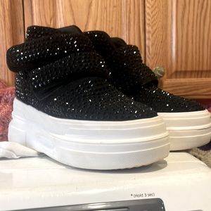 Azalea Wang size 9 platform rhinestone booties